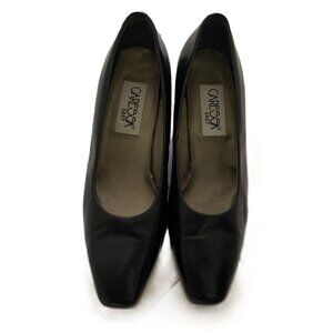 Caressa East Black Leather Pumps